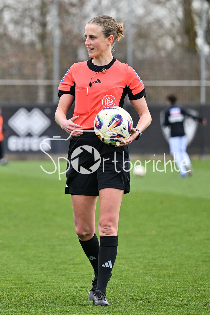 FC Ingolstadt - SSV Ulm 1846 Fussball  | INGOLSTADT, GERMANY - 25. MAERZ: im Bild Schiedsrichterin Davina LUTZ / Einzelfoto / Freisteller während dem Testspiel zwischen dem FC Ingolstadt und dem SSV Ulm 1846 Fussball auf Platz 4 am Audi Sportpark