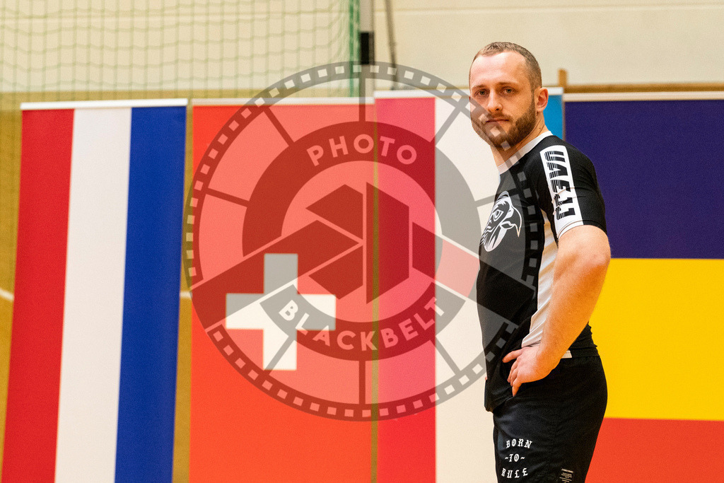 20231118PBB13299 | Fighters compete during the AJP Tour 600 Frankfurt Championship in Frankfurt/Main, Germany, on November 18, 2023.