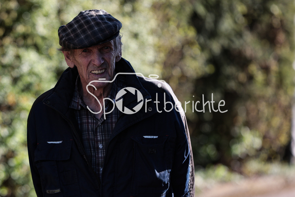FC Pipinsried - TSV Buchbach | EX Praesident des FC Pipinsried Konrad HOESS ist heute zu Gast / Einzelfoto / Freisteller