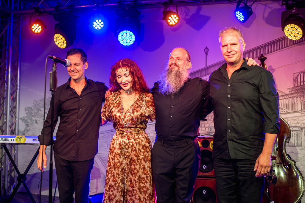 Maria Markesini Konzert | Maria Markesini meets Klazz Brothers im Forte Belvedere Leisnig zum Festival Hallo Leisnig 2022. - Realisiert mit Pictrs.com