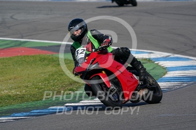 2022_05_09_PBK_12440 | Sportfotografie; SlowMotion; Video; Rennstrecke; Hafeneger; Speer; Racing; RSE; BMW; CBO; Trackday; Motorsportarena; Hockenheimring; Brno; Most; Barcelona; Valencia