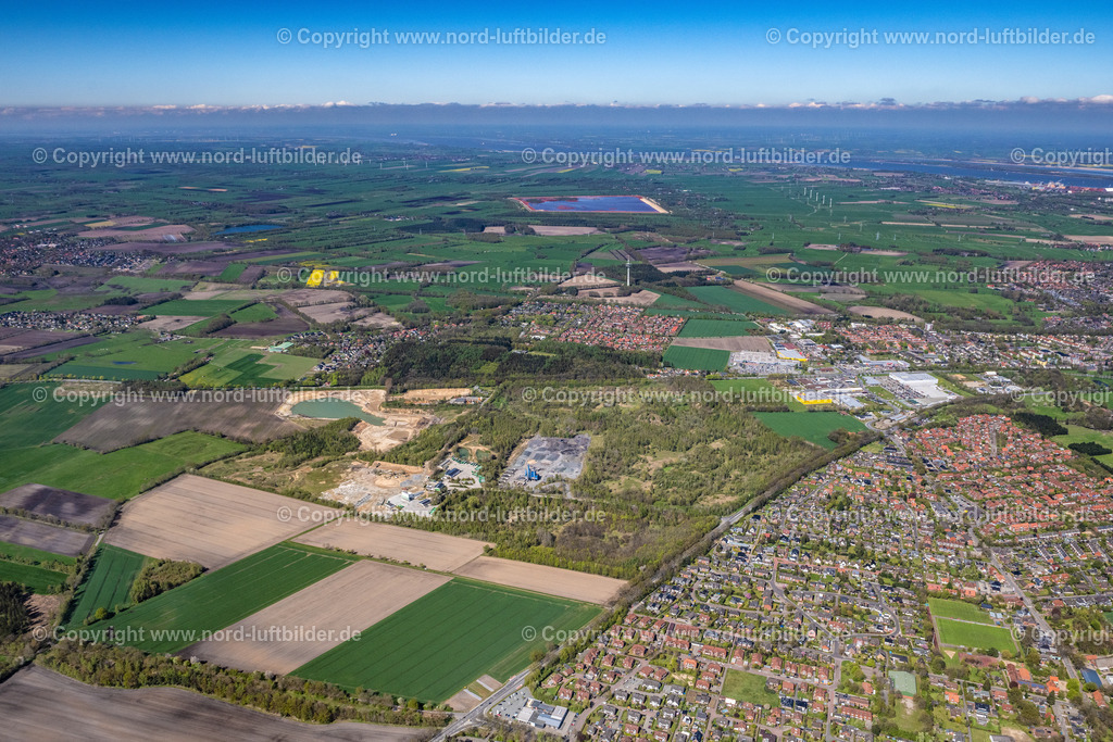 Stade_Wiepenkathen_Heidelberger_Beton_ELS_0370290423 | STADE 29.04.2023 Beton- und Baustoffmischwerk " Heiderberger Beton " in Stade im Bundesland Niedersachsen, Deutschland. Weiterführende Informationen bei: HeidelbergCement AG. // Mixed concrete and building materials factory of " Heiderberger Beton " in Stade in the state Lower Saxony, Germany. Further information at: HeidelbergCement AG. Foto: Martin Elsen