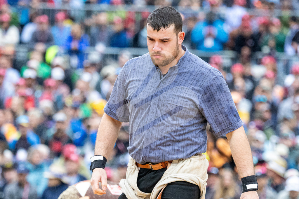 ESAF2025_01Gang_4676 | Die Schwinger des Schwyzer Kantonalen Schwingerverbandes: Fotos, die Dynamik und Leidenschaft festhalten, sowie emotionale Momente aus dem traditionellen Schwingsport zeigen. - Realisiert mit Pictrs.com