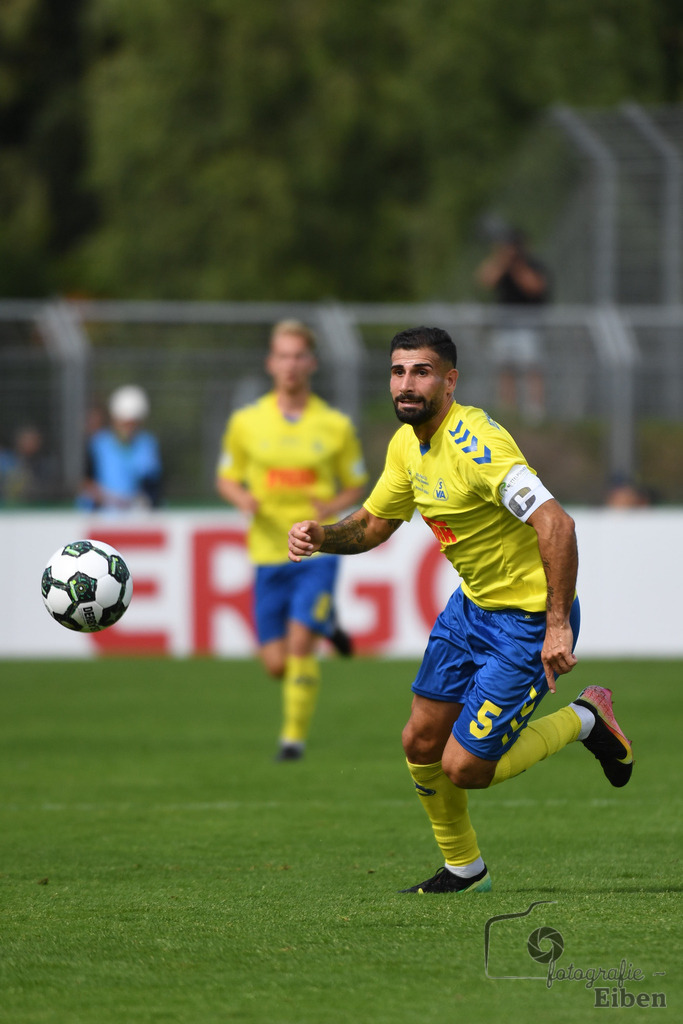 SV Atlas-Delmenhorst-Borussia Mönchengladbach | DFB-Pokal 1. Runde;SV Atlas Delmenhorst (gelb)-Borussia Mönchengladbach (schwarz) am 17.08.2025 in Oldenburg (Marschweg-Stadion), Photo: Philip Eiben 2025 - Realisiert mit Pictrs.com