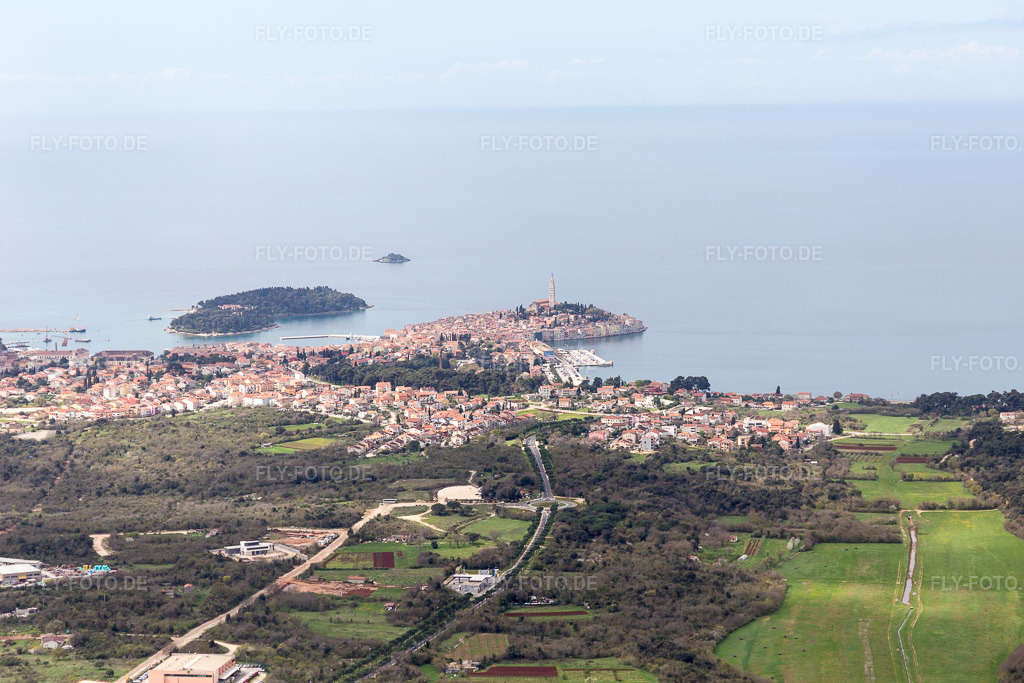 Luftbild: Ortsansicht in Rovinjsko Selo im Bundesland Gespanschaft Istrien in Kroatien. Foto: IMG_106014.jpg vom 13.04.2018 durch Werner Riehm/FLY-FOTO.de