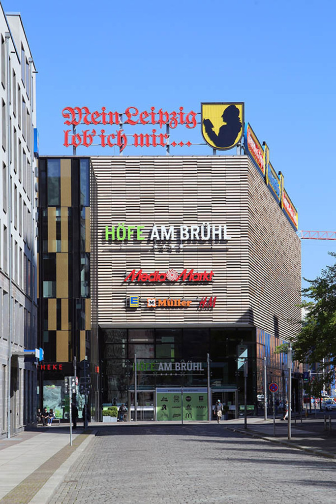 Foto: Leipzig - Leuchtreklame - Mein Leipzig lob ich mir auf dem Dach der Höfe am Brühl | Das Team hinter BILDLEXIKON LEIPZIG bündelt historische wie aktuelle Informationen über die Stadt Leipzig in Text und Bild auf einer Plattform und stellt diese der interessierten Öffentlichkeit zur Verfügung.