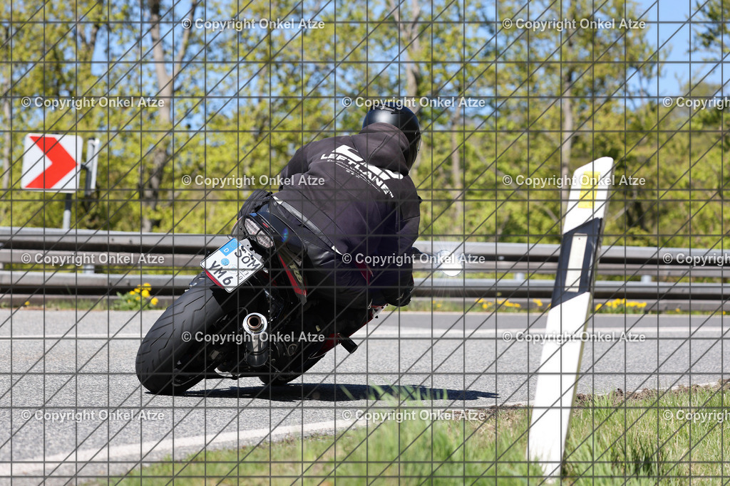 IMG_8229 | Fotograf am Kyffhäuser. Onkel Atze. Kyffhäuser Rennstrecke. Café36. Motorsportfotografie. - Realisiert mit Pictrs.com