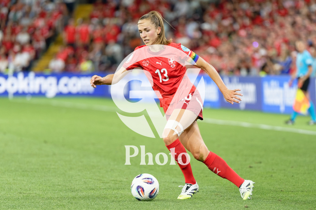 Finland v Switzerland: UEFA Women's EURO 2025 Group A | GENEVA, SWITZERLAND - JULY 10: Lia Walti of Switzerland controls the ball  during the UEFA Women's EURO 2025 Group A match between Finland and Switzerland at Stade de Geneve on July 10, 2025 in Geneva, Switzerland. (Photo by Giuseppe Velletri/Sports Press Photo/Getty Images)