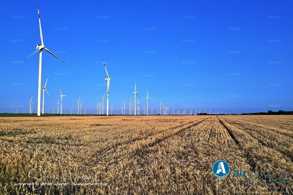 Windpark Gemeinde Reussenkoege in Nordfriesland - Luftbild | Entdecken Sie atemberaubende Luftbilder und Fotografien auf airwatch.de - Tauchen Sie ein in eine Welt voller faszinierender Aufnahmen aus der Vogelperspektive.