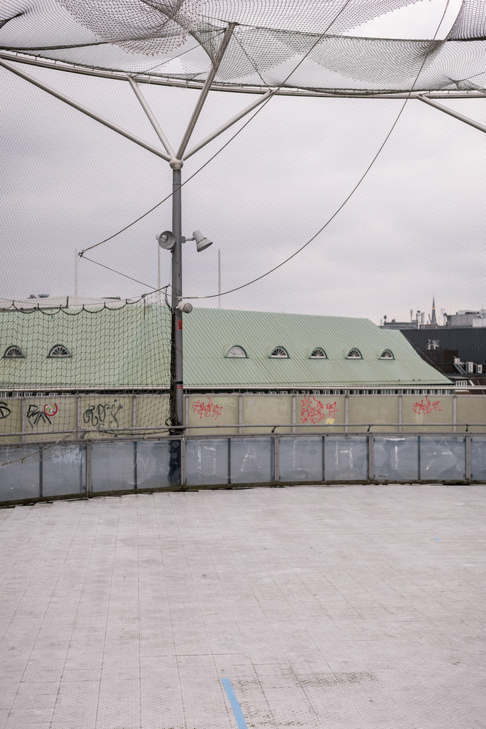 Dach des Jupiter Hamburg 09 - URBANISTER | Durch die Stadt gehen, als wohnte man woanders. Fotografie, subjektiver Urbanismus und aktiver Müßiggang. - Realisiert mit Pictrs.com