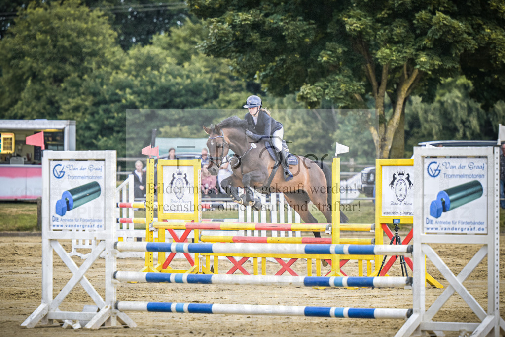 DOS_7926 | Entdecke hochwertige Reitturnierfotos von Foto Oger. Professionell, emotional und authentisch – jetzt Lieblingsmomente im Shop bestellen.Deutschlandweite Turnierfotografie. - Realisiert mit Pictrs.com