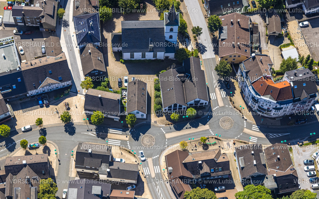 Ennepetal230800803 | Luftbild, Zwei Kreisverkehre in der Ortsmitte Milsper Straße, evang. Johanneskirche, Voerde, Ennepetal, Ruhrgebiet, Nordrhein-Westfalen, Deutschland