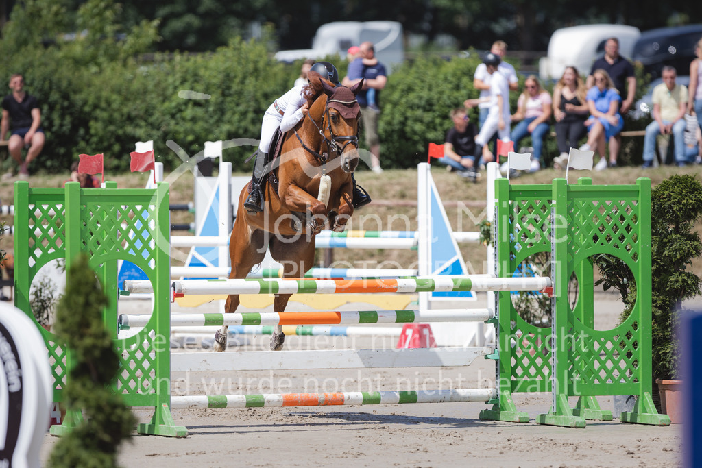 220612_LüPfSpTa_Punkte-L-511 | Lützower Pferdesporttage
Punktespringprüfung Kl.L mit Joker geschlossen
12.06.2022