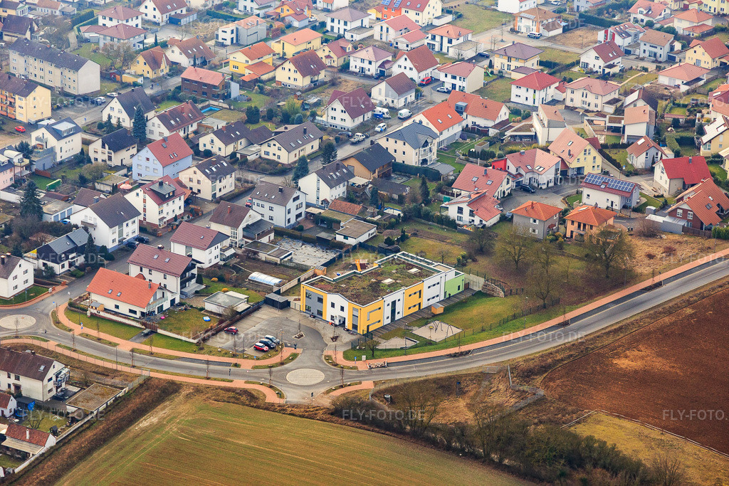 Luftbild: Am Höhenweg mit KITA Die Entdecker in Kandel im Bundesland Rheinland-Pfalz in Deutschland. Foto: IMG_096574.jpg vom 02.02.2017 durch Werner Riehm/FLY-FOTO.deStädtische Kita 'Die Entdecker' | SV Kandel
