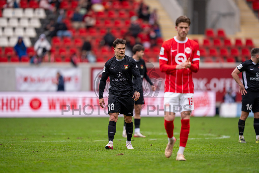 Kickers Offenbach vs. SG Sonnenhof Grossaspach, Fussball, Regionalliga Suedwest, 24. Spieltag, 14.03.2026 | Niklas Pollex (SG Sonnenhof Großaspach, #18),Kickers Offenbach vs. SG Sonnenhof Grossaspach, Fussball, Regionalliga Suedwest, 24. Spieltag, 14.03.2026Foto: photosbyphips/Philip Ziegler