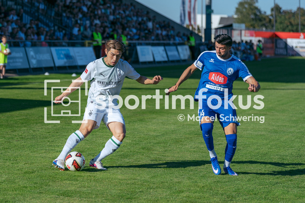 SSVg Velbert 02 – Borussia Mönchengladbach | Daiki Hashioka (Borussia Mönchengladbach) im Dribbling. Testspiel zwischen der SSVg Velbert 02 und Borussia Mönchengladbach in Velbert, 12.08.2026. Endstand: 0:8. sportimfokus / Marcel Schwering - Realisiert mit Pictrs.com