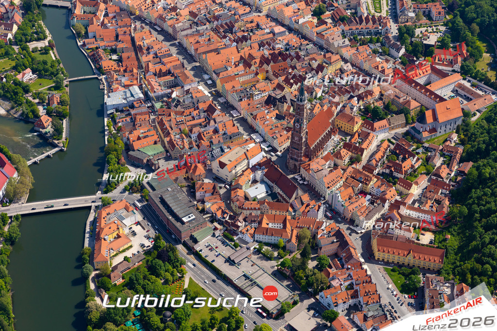 Die Luftaufnahme Altstadt - Landshut wurde 2021 mittels Flugzeug (keine Drohne) erstellt. Hohe Auflösung -für große Poster und Wandbilder geeignet!