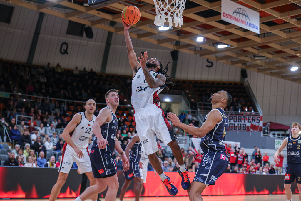 Pro A BAYER GIANTS vs Eisbären Bremerhaven-47 | Fotos von Basketballspielen aus dem Raum NRW fotografiert von Gero Mueller-Laschet und Daniel Schaefer - Realisiert mit Pictrs.com