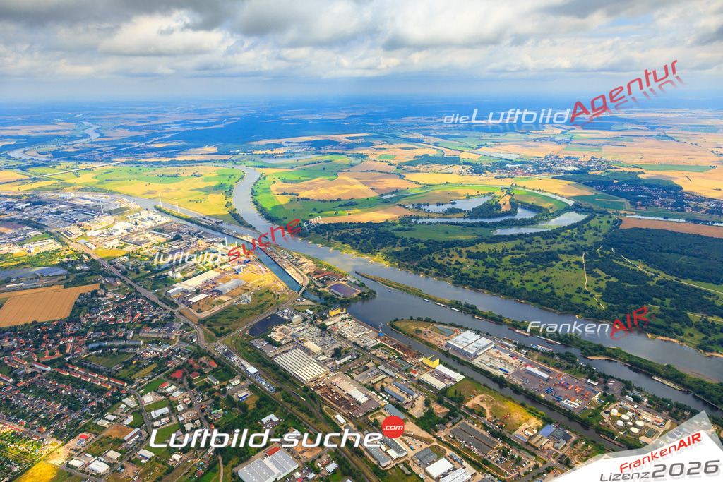 Die Luftaufnahme Gewerbegebiet - Magdeburg wurde vom UL-Flugzeug (keine Drohne) aus fotografiert.Hohe Druck- Auflösung-die Geschenkidee!
