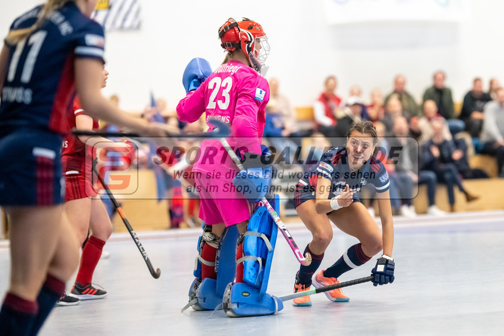 SFE_20221127_0109 | 1. Bundesliga Hockey Damen Düsseldorfer HC - Rot-Weiss Köln am 27.11.2022 in Düsseldorf (Düsseldorfer Hockeyclub 1905 e.V.), Photo: Stephan Fehrmann 2022 (Sports-Gallery),Oruz Selin ( Düsseldorfer HC #14 ),Lisa Höllriegl ( Torfrau Rot-Weiss Köln #23 )