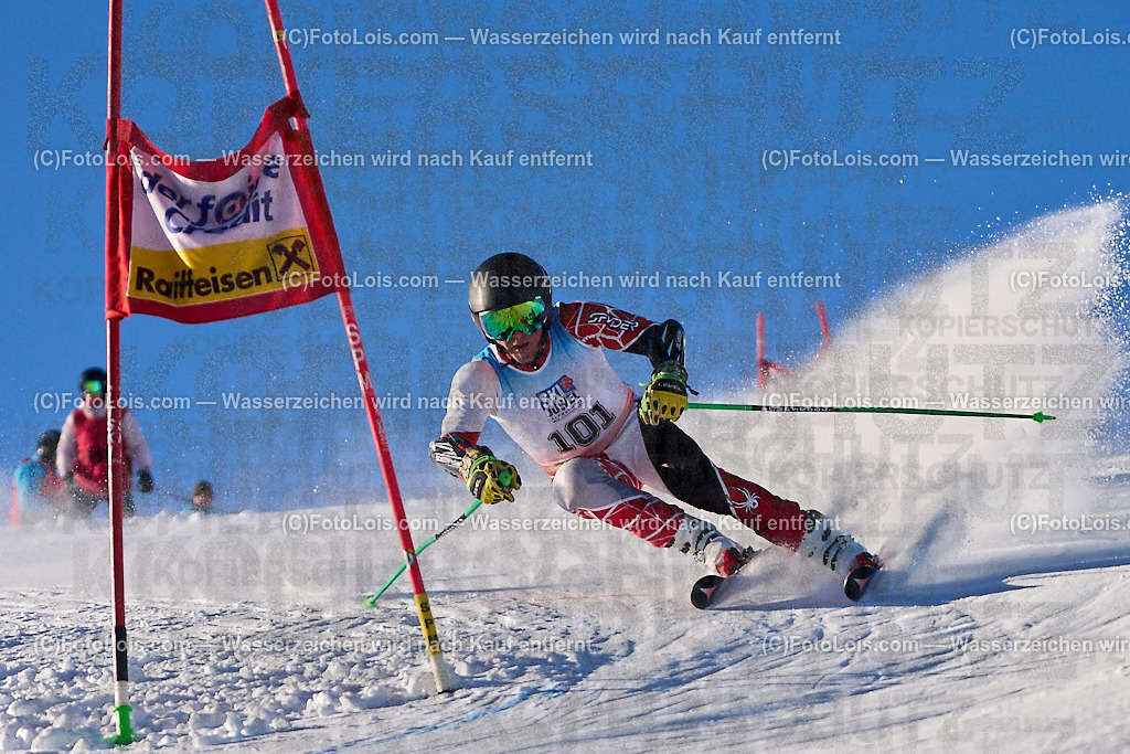 ALP4664_MASTERS-Cup_GS-A Herrn_Neuhauser Alexander | (C)FotoLois.com, Alois Spandl. FIS Masters-Cup Wildschönau, Giant Slalom auf der Piste Schatzberg GS, Siegerehrung auf dem Dorfplatz Niederau, Sa 13. Januar 2024.