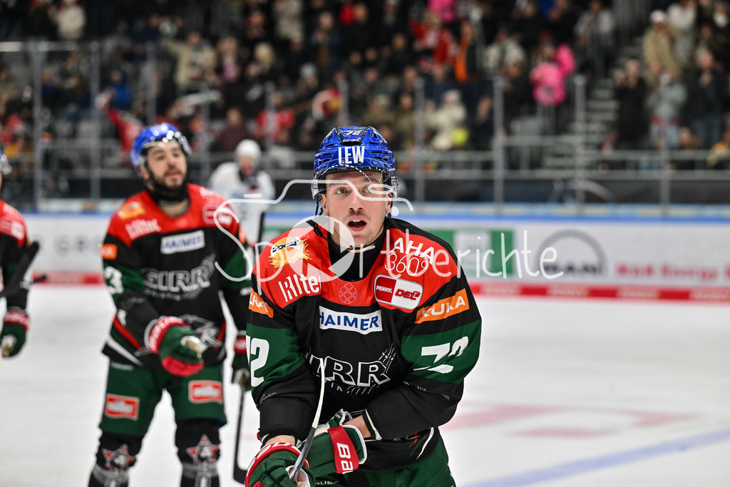 Augsburger Panther - Adler Mannheim | Jubel der Panther nach dem Treffer zum 1-3 durch Riley McCOURT (Augsburger Panther #72) / Freude / Happy / Tor / Torschuetze / DEL: Augsburger Panther - Adler Mannheim, Curt Frenzel Stadion am 26.12.2024
