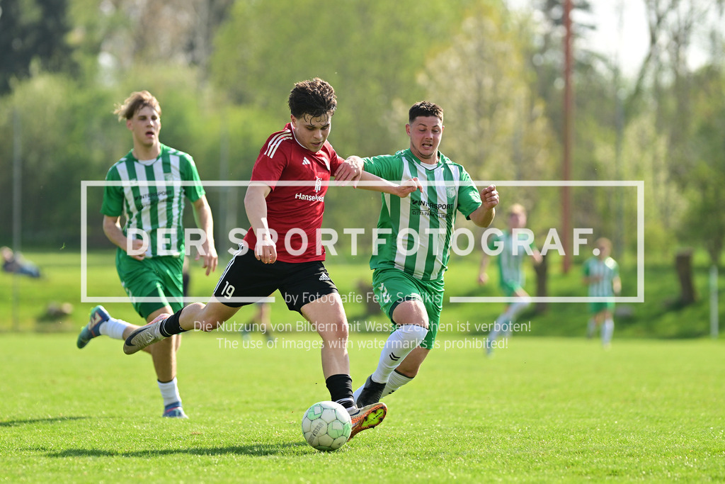 Fußball I Herren I Saison 2024-2025 I Landesliga I 24. Spieltag I SV Grün-Weiß Siebenbäumen - Kaltenkirchener TS I 75143 | Mika Gutovsky (19, Kaltenkirchener TS) schießt, Timo Dankert (18, SV Grün-Weiß Siebenbäumen) - Realisiert mit Pictrs.com