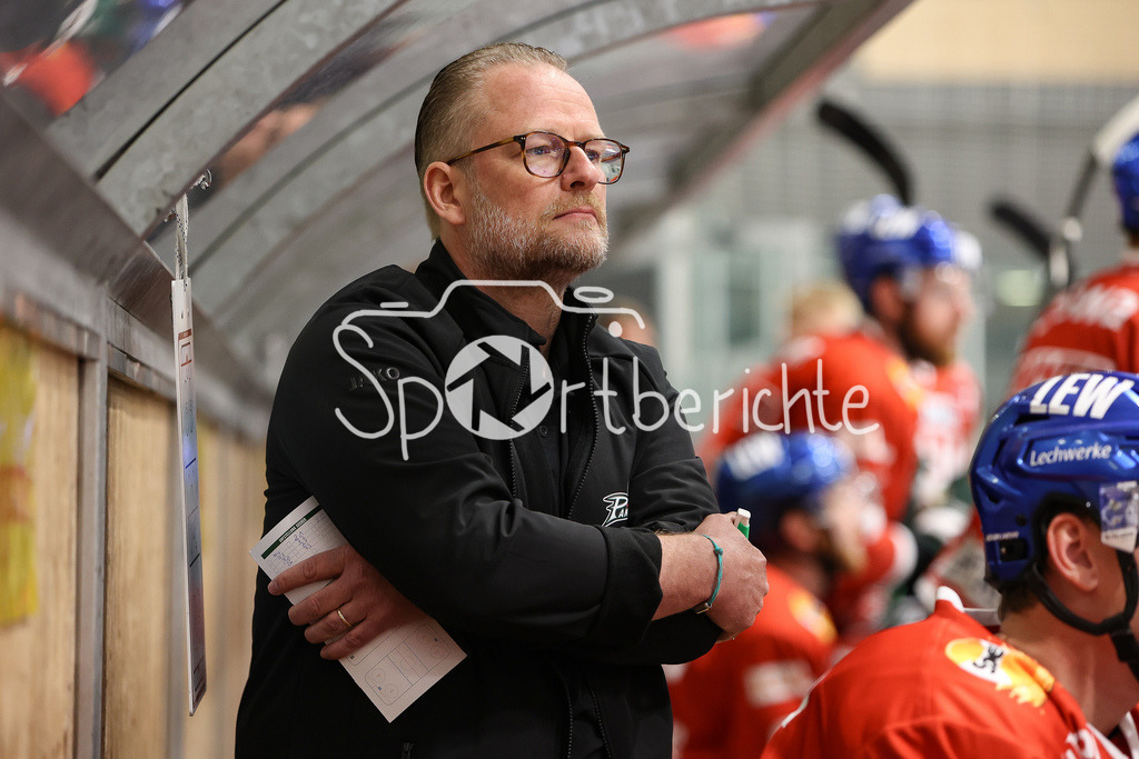 SC Rapperswil-Jona Lakers - Augsburger Panther | Panther Trainer Christof KREUZER in Aktion / Freisteller / Einzelfoto / Ratolos