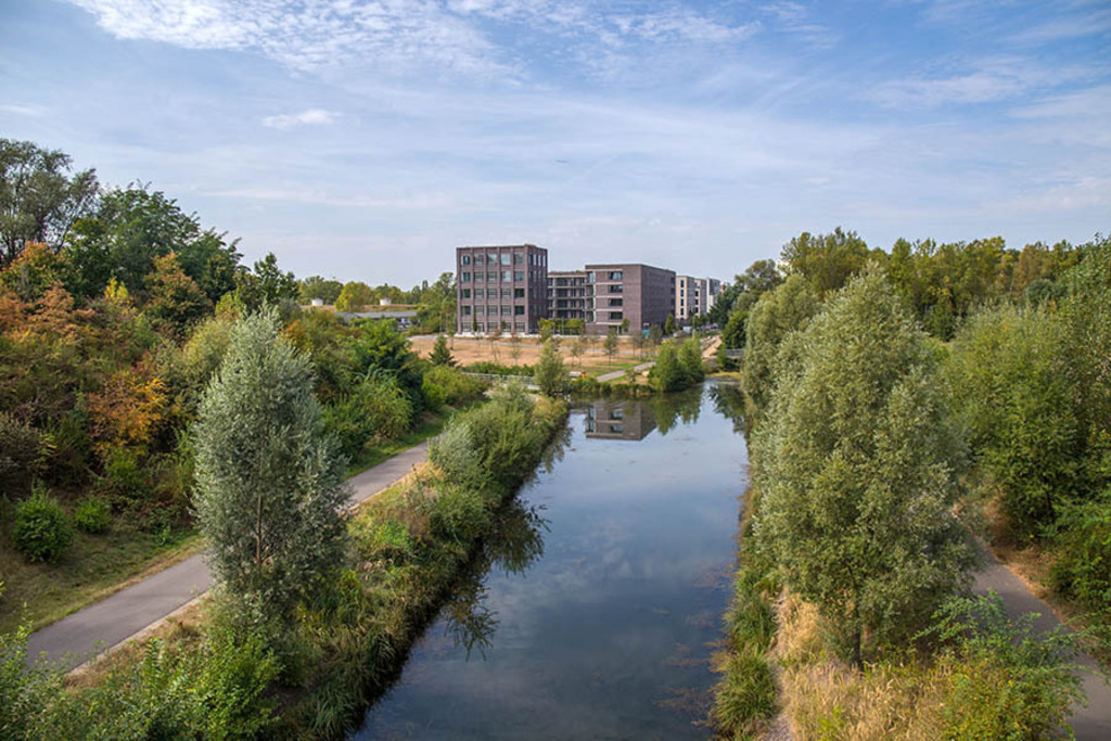 Karl-Heine-Kanal - Lindenauer Hafen | Entdecke über 20 Kategorien Leipzig-Motive: Foto-Downloads, hochwertige Poster, Leinwand- & Fine-Art-Prints. Jetzt Lieblingsfoto im Bildlexikon Leipzig Shop bestellen!
