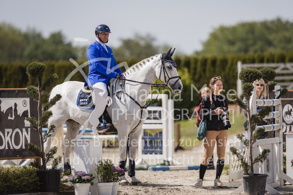 230518_MayDays_Zeit-M-531 | Deine schönsten Turniermomente als professionelle Fotos! Entdecke hochwertige Pferdesport-Fotografie im Online-Shop. Jetzt Fotos finden & bestellen!