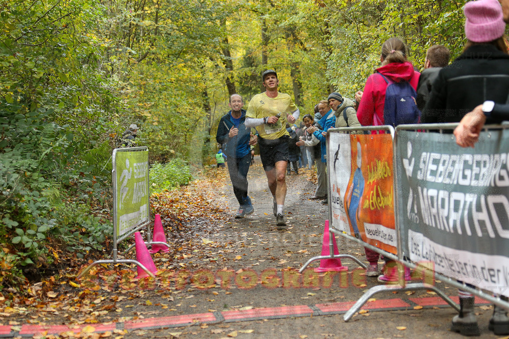 251026_1227_EX1_0438 | Sportfotografie im Rhein-Sieg Kreis, Köln, Bonn, NRW, Rheinland Pfalz, Hessen, etc. Unser Tätigkeitsfeld umfasst den Laufsport vom Volkslauf über den Marathon, Duathlon, Triathon bis zum Ultralauf wie Kölnpfad Ultra oder Schindertrail.
