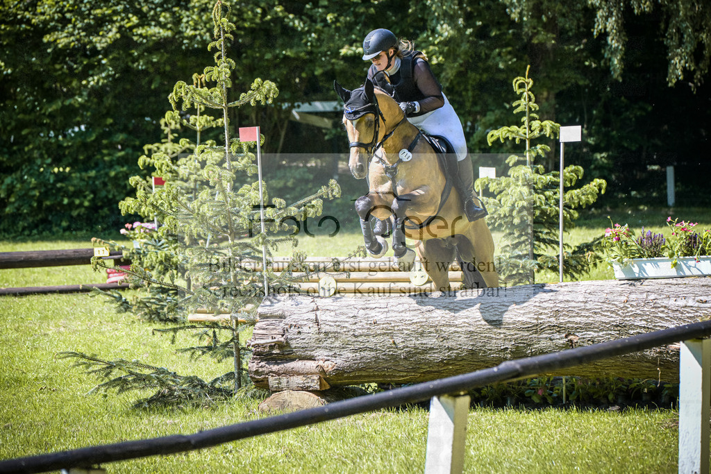 DOS_5222 | Entdecke hochwertige Reitturnierfotos von Foto Oger. Professionell, emotional und authentisch – jetzt Lieblingsmomente im Shop bestellen.Deutschlandweite Turnierfotografie. - Realisiert mit Pictrs.com