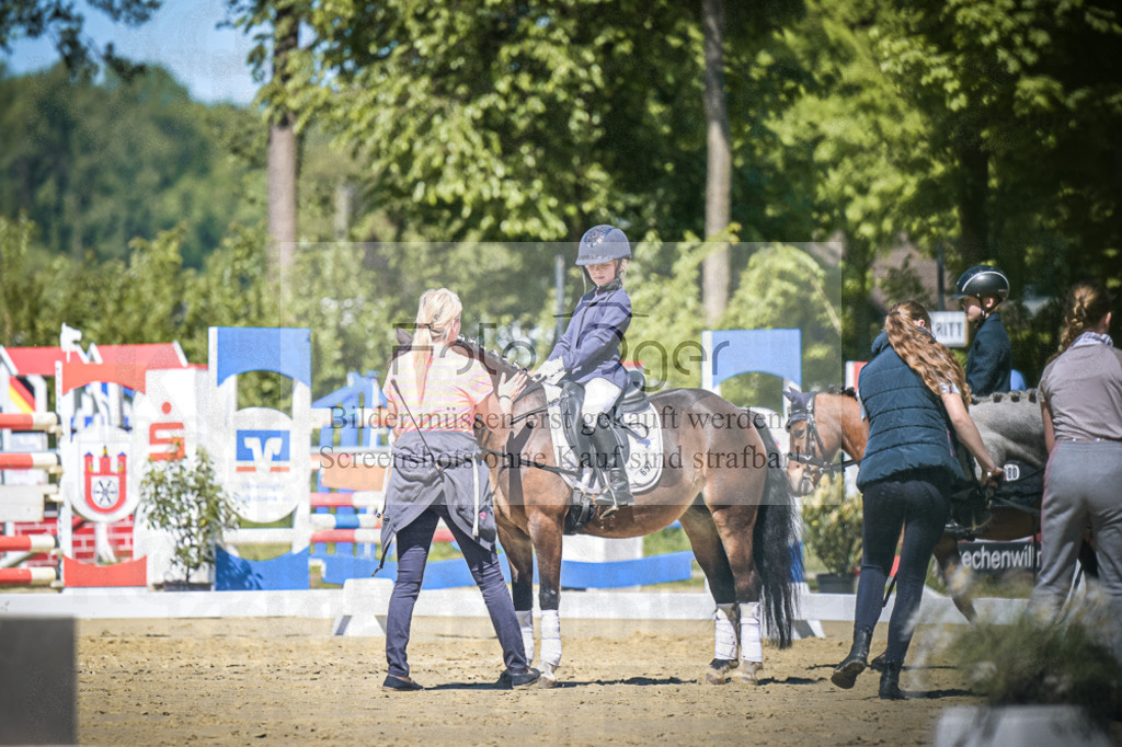 DOS_8622 | Entdecke hochwertige Reitturnierfotos von Foto Oger. Professionell, emotional und authentisch – jetzt Lieblingsmomente im Shop bestellen.Deutschlandweite Turnierfotografie. - Realisiert mit Pictrs.com