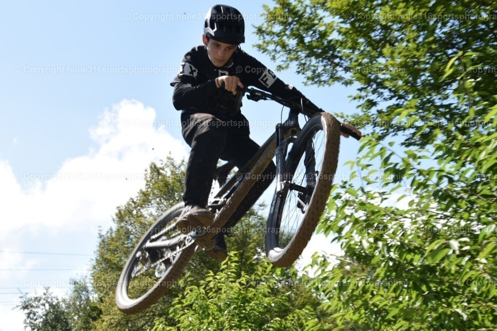 DSC_0044 | Sportfotografie , Motorsport, Motoross, Reitsport, Mointainbike, Enduro,
Landschaft , Outdoor, Eventfotografie, Landschaft, Bilder online bestellen - Realisiert mit Pictrs.com