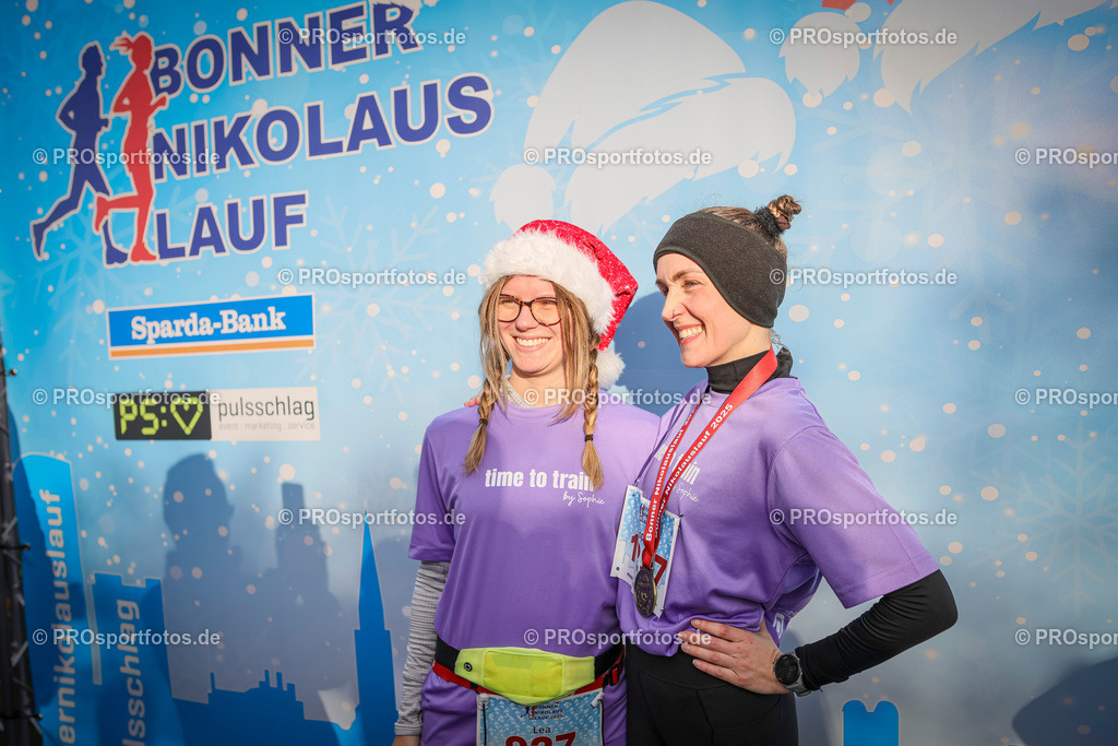 6. Bonner Nikolauslauf; Bonn, 14.12.2025 | Impressionen vom 6. Bonner Nikolauslauf am 14.12.2025 in Bonn (Nordrhein-Westfalen). 