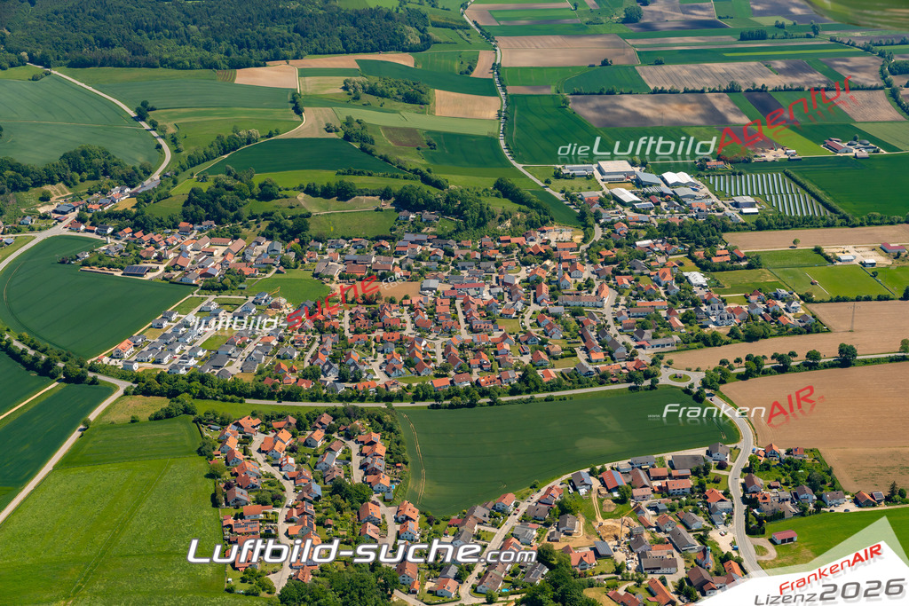 Das Luftbild zeigt :  Weng - Die Luftaufnahme wurde 2024 vom UL-Flugzeug aus erstellt ( keine Drohne ) - Hochauflösende Luftaufnahme - Für grossformatige Ausdrucke geeignet. Die Geschenkidee !Mit Lizenz und Bildrechte bestellbar