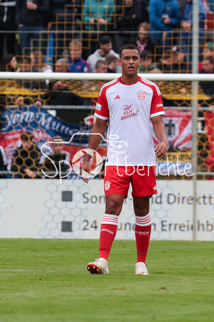 DJK Vilzing - FC Bayern Amateure | Tarek BUCHAMNN (FCB #36) in Aktion / Freisteller / Einzelfoto