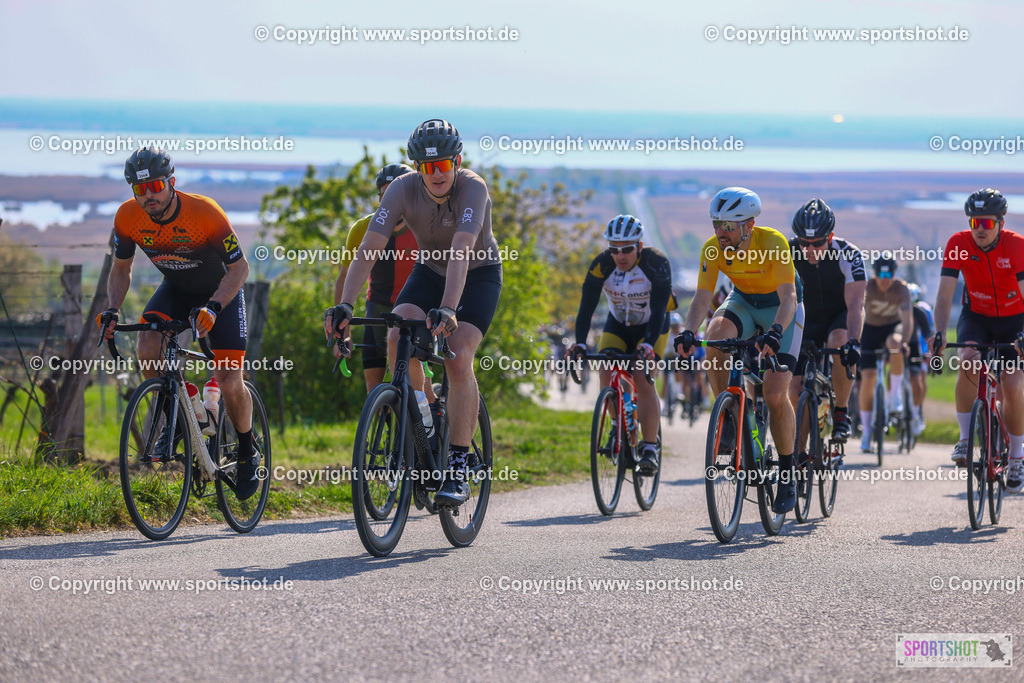 TRA_0524 | Neusiedlersee Radmarathon 2026@sportshot_your_pictrs #yourpictures#roadtowm2029 #nrm #neusiedlerseeradmarathon #neusiedlersee #neusiedlerseetourismus #burgenland #mörbisch #nrm26 #burgenlandtourismus #voglundco #poweredbyburgenlandtourismus #radsport #rad #marathon #ucigranfondo #visitburgenland #ucigranfondoworldseries