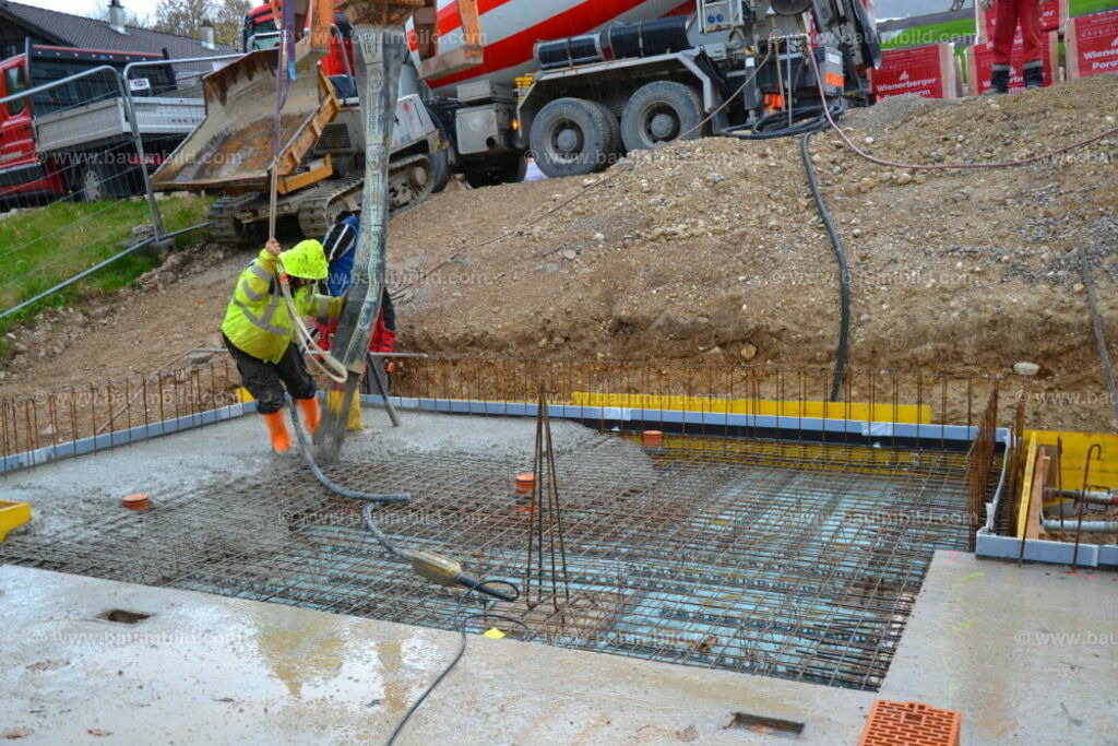 bib-lg04-betonarbeiten-0581 | Nach LV-Leistungsgruppen sortierte Detailfotos über den Bau eines Hauses. Alle Hausbau-Bilder direkt vom Urheber und Autor der Website Haus-Selber-Bauen.com