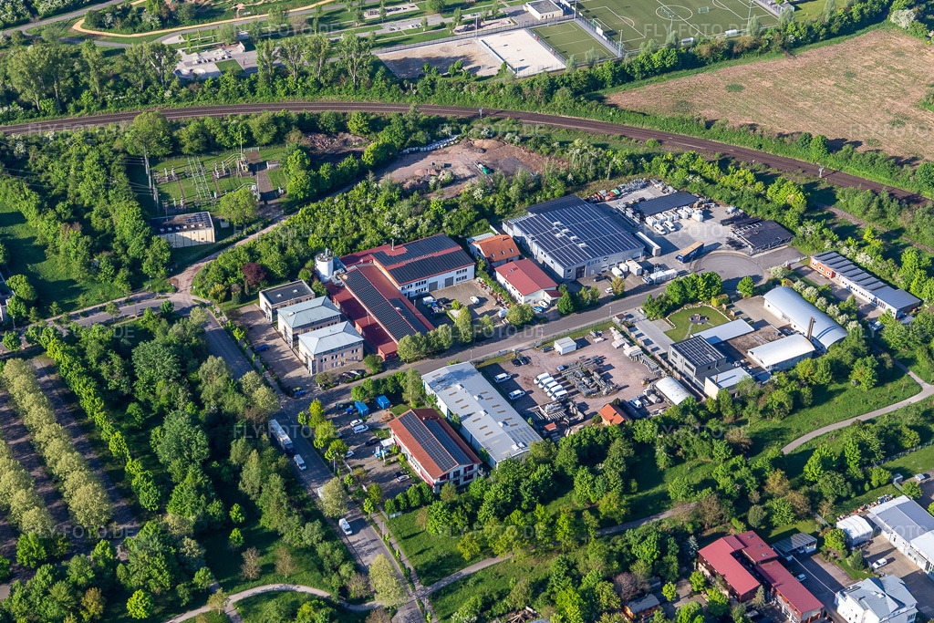 Luftbild: Gewerbegebiet Albert Einstein Straße in Landau in der Pfalz im Bundesland Rheinland-Pfalz in Deutschland. Foto: IMG_131358.jpg vom 07.05.2022 durch Werner Riehm/FLY-FOTO.de/ Stadt Landau