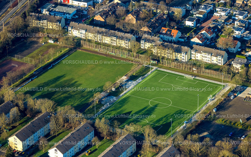 Duisburg241201971 | Luftbild, Fußballstadion Sportanlage Großenbaum, Wohngebiet Mehrfamilienhäuser Großenbaum, Duisburg, Ruhrgebiet, Nordrhein-Westfalen, Deutschland