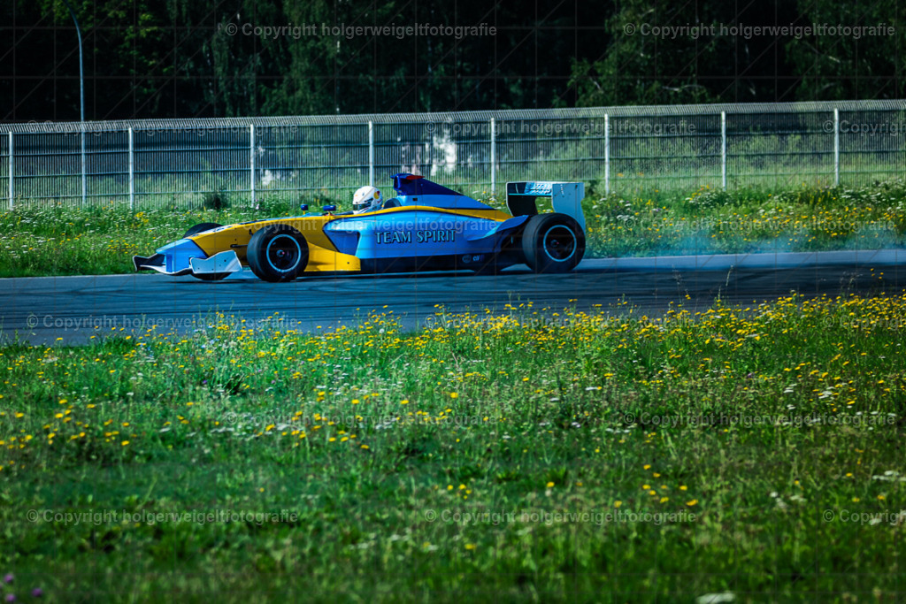 Tatuus Formel Renault V6 | Foto vom 3. Classic Motor Weekend 18. - 20. August 2023 auf dem Flugplatz in Obermehler - Realisiert mit Pictrs.com