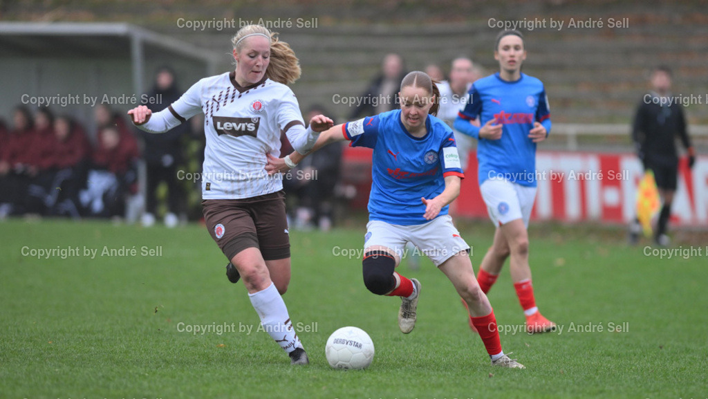 Holstein Kiel vs St. Pauli | Kira Hasse (Holstein #24) / Josefin Lutz (St. Pauli #12) - Fußball-Regionalliga Nord Frauen 2024/2025 / Holstein Kiel vs St. Pauli / Waldwiese / Kiel / 10.11.24 - Realisiert mit Pictrs.com