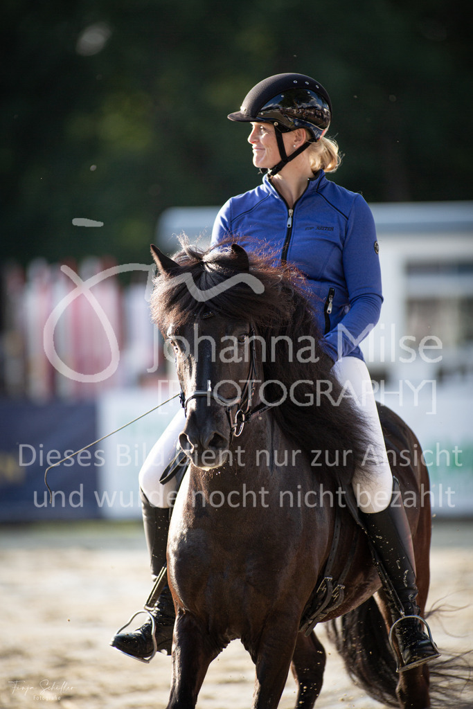 230728_BHO_Showprogramm_FS-738 | Deine schönsten Turniermomente als professionelle Fotos! Entdecke hochwertige Pferdesport-Fotografie im Online-Shop. Jetzt Fotos finden & bestellen!