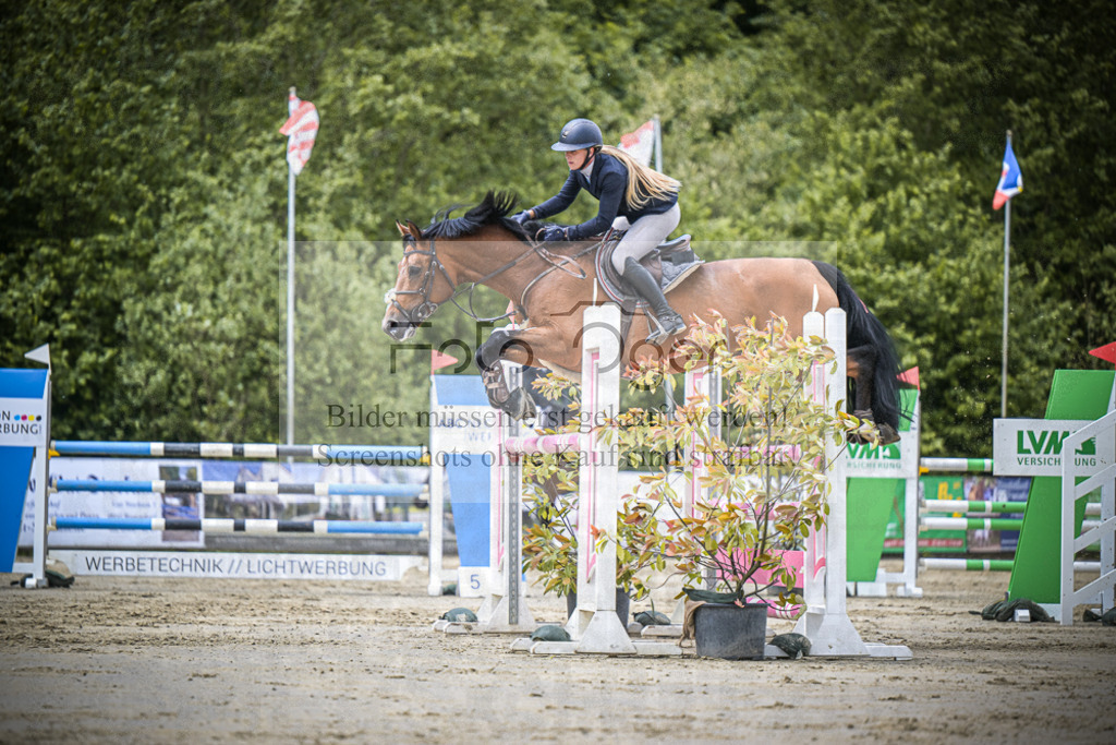 DOS_5010 | Entdecke hochwertige Reitturnierfotos von Foto Oger. Professionell, emotional und authentisch – jetzt Lieblingsmomente im Shop bestellen.Deutschlandweite Turnierfotografie. - Realisiert mit Pictrs.com