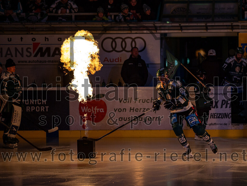 2026-01-09_011_TSV_Erding_gegen_Stuttgart_Rebels | Erding, Deutschland, 09.01.2026:Eishockey, Oberliga Süd 2025 / 2026, 35. Spieltag, TSV Erding gegen Stuttgart Rebels, Endergebnis: Quirin Nitzsche (Erding Gladiators, #65)Foto: Christian Riedel / fotografie-riedel.net