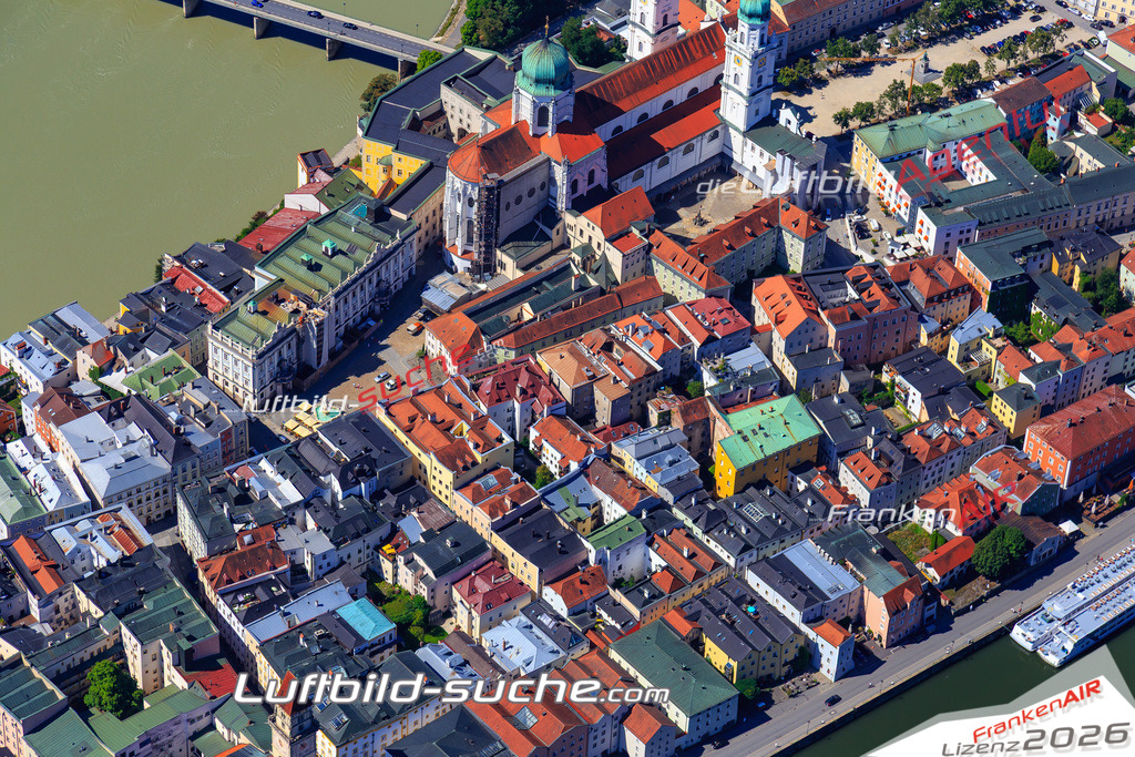 Die Luftaufnahme der Stadt Passau wurde 2017 vom Flugzeug heraus erstellt ( keine Drohne )- hohe Auflösung für beste Qualität