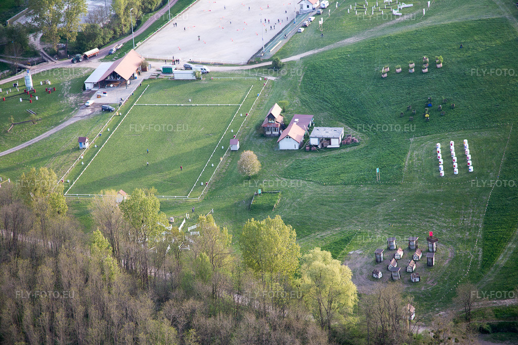 Vue aérienne: Vue de la ville à Neewiller-près-Lauterbourg dans le département Bas Rhin, France. Photo: IMG_078000.jpg prise le 24/04/2015 par Werner Riehm/FLY-FOTO.eu – Résolution de l'original: 5472 x 3648 px