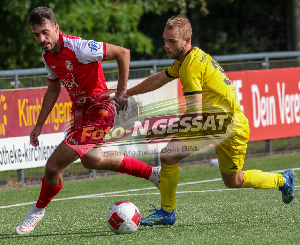 FC RW Kirchlengern - SuS Bad Westernkotten | Auf dem Bild zu sehen: Rot FC RW Kirchlengern: Florent Berisha ; gelb SuS Bad Westernkotten: Jan Penner FC RW Kirchlengern, SuS Bad Westernkotten, Saison 26/27, Westfalenliga, Kirchlengern, Deutschland - Realisiert mit Pictrs.com