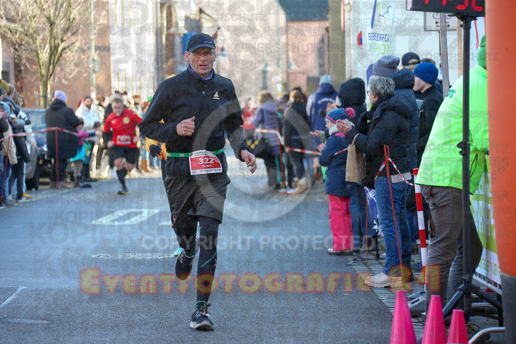 241201_1224_EX1_1973 | Sportfotografie im Rhein-Sieg Kreis, Köln, Bonn, NRW, Rheinland Pfalz, Hessen, etc. Unser Tätigkeitsfeld umfasst den Laufsport vom Volkslauf über den Marathon, Duathlon, Triathon bis zum Ultralauf wie Kölnpfad Ultra oder Schindertrail.